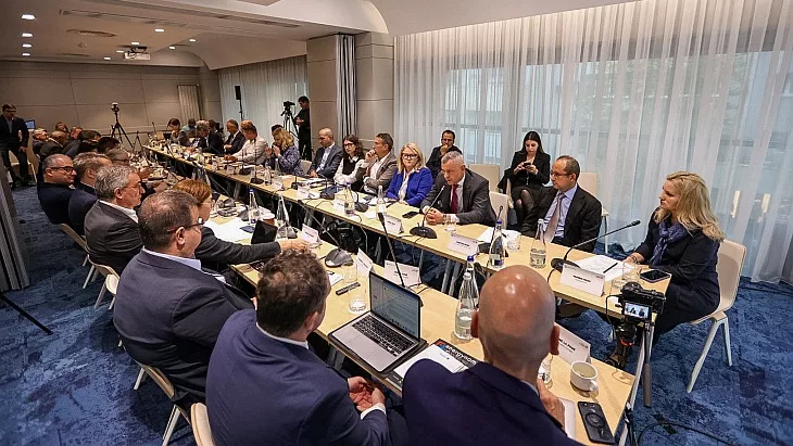 Conexiuni esențiale: Importanța comunicării armonioase între traderi și decidenți 1 dincolo de evidente de ce e nevoie ca traderii si factorii de decizie sa vorbeasca aceeasi limba 68eccd6a7203e