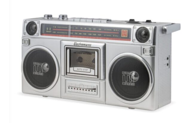 electromures produce din nou casetofonul clasic acum are si bluetooth trebuie un pic sa ne luam timp si sa ascultam lucrurile ca pe vremuri 68e102bc7f235