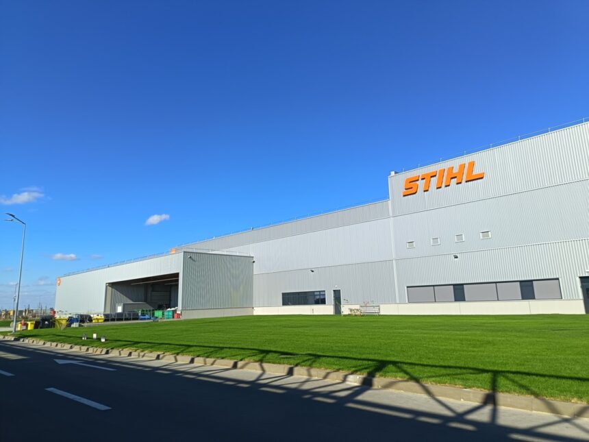 Stihl, colosul german, își deschide porțile la Oradea cu o investiție de 125 de milioane de euro și promite 700 de locuri de muncă până în 2028 1 foto gigantul german stihl si a inaugurat fabrica din oradea o investitie de 125 de milioane de euro compania a anuntat 700 de locuri de munca pana in 2028 68ef9be7b9e51