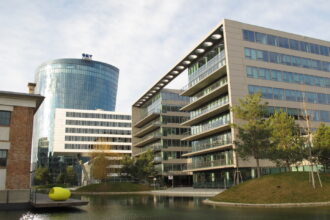 grupul austriac omv actionarul majoritar al petrom a raportat un profit operational de 13 miliarde de euro in al treilea trimestru din 2025 in crestere cu 20 fata de t3 2024 6901dbae7d1d7