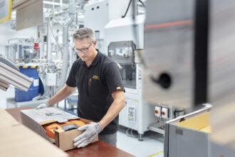 grupul german stihl inaugureaza miercuri prima fabrica din romania pentru pachete de baterii investitie de 125 milioane de euro premierul bolojan participa la eveniment 68ee6c60e6b89