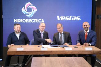 hidroelectrica semneaza cu vestas contractul de mentenanta turbinelor din parcul eolian crucea nord 68e3db399d9a6
