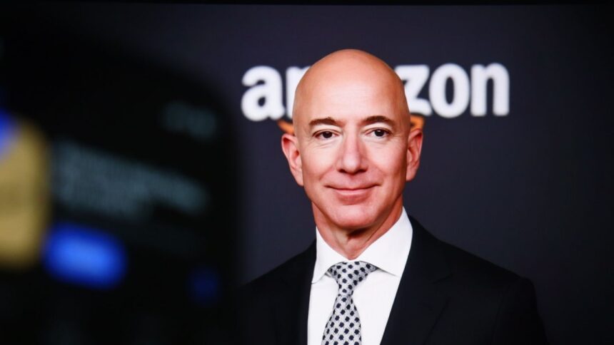 jeff bezos intre succes financiar si controverse povestea averii estimate la 230 miliarde in 2025 68f99a7ae869b