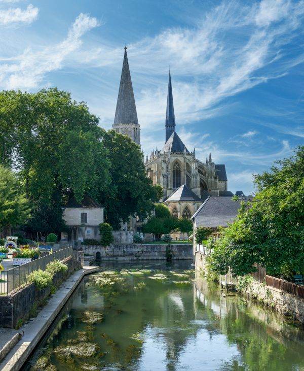 justitia a blocat o tranzactie controversata intre un oras si un imperiu al