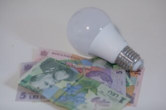 ministerul energiei ia in calcul un mecanism prin care pretul pe kwh sa fie de maxim 1 leu pentru persoanele cu venituri de pana la 2500 3 000 de lei 68de8424dd8fc