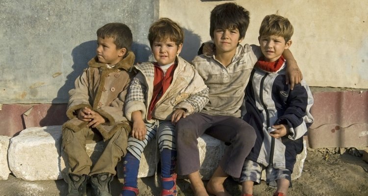 România, cea mai săracă națiune din Uniunea Europeană: 17% din cetățeni trăiesc în dificultate, comparativ cu doar 1,8% în Slovenia - un raport alarmant 1 oficial romania este cea mai saraca tara din uniunea europeana peste 17 din populatie e afectata fata de doar 18 in slovenia raport 68e3ce69eec00