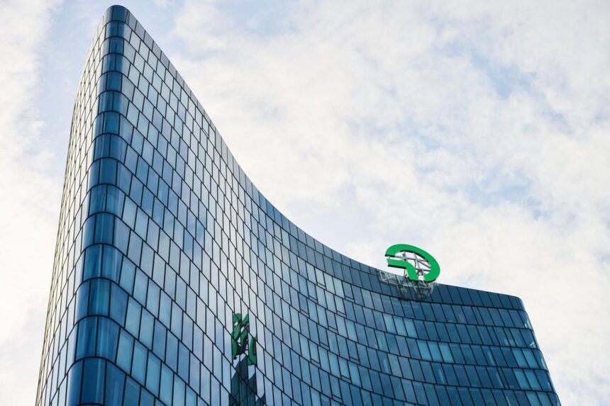 OMV, principalul acționar al Petrom, își revizuiește strategia de investiții pentru 2030, diminuând-o cu cinci miliarde de euro, iar proiectul Neptun Deep își continuă parcursul 1 omv actionarul majoritar al petrom si a redus planurile de investitii pana in 2030 cu cinci miliarde de euro cum avanseaza proiectul neptun deep 68e3955c75660