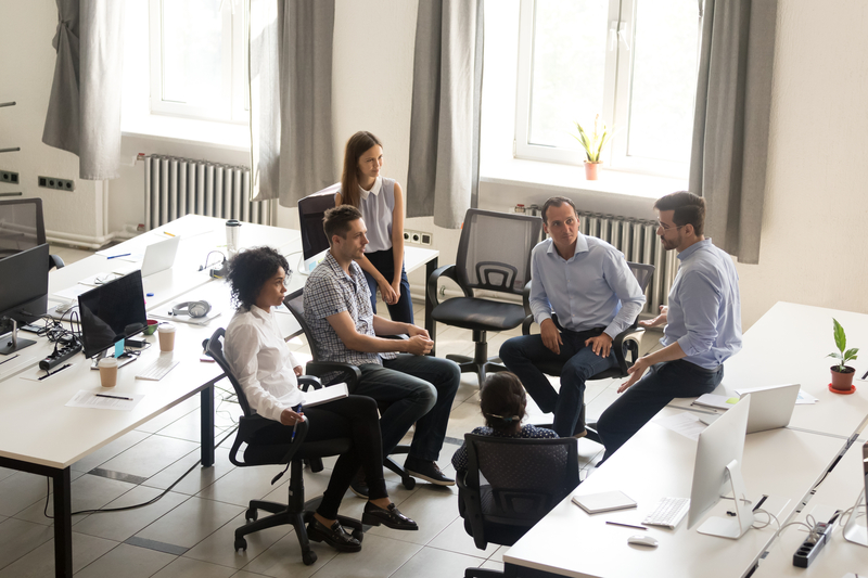 Prioritatea absolută a firmelor din România: performanța financiară, în timp ce directorii executivi percep inflația ca pe o amenințare principală 1 performanta financiara este pe locul 1 in topul prioritatilor pentru companiile din romania directorii executivi considera ca inflatia este cel mai mare risc 68f4b0b83263f