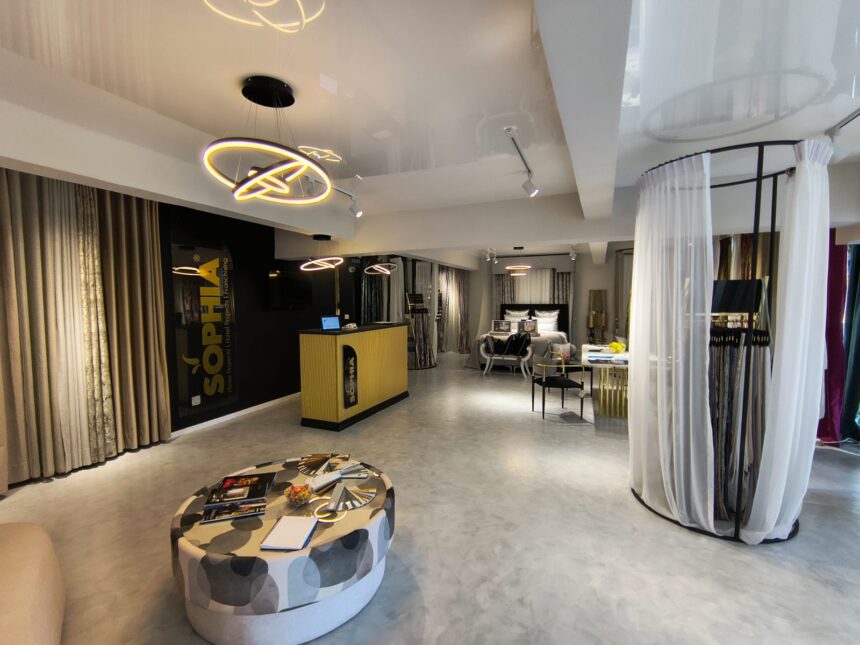 Sophia, brandul românesc de textile personalizate cu locații în Miami și Mallorca, plănuiește să deschidă 100 de francize până la sfârșitul anului 2026 1 sophia retailerul autohton de textile personalizate cu magazin in miami si mallorca vizeaza 100 de noi unitati in franciza pana la finele lui 2026 68e7a505f1f29