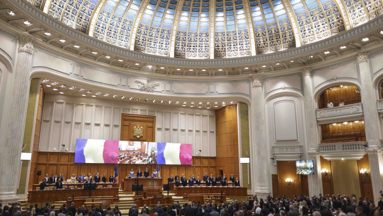 Salariile și numărul angajaților din sectorul public, în ascensiune: cheltuielile guvernamentale pentru salarii au depășit 160 de miliarde de lei anul trecut 1 video numarul bugetarilor si salariile in crestere statul a cheltuit peste 160 de miliarde de lei anul trecut pentru a si plati angajatii 68e63e757fd93