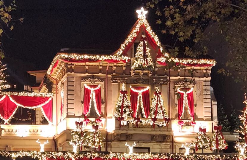 Povestea din spatele primului decor de Crăciun viral: cine se află la cârma restaurantului din vecinătatea Pieței Victoriei 1 afacerile firmei ce a creat primul decor viral de craciun cine administreaza restaurantul din apropierea pietei victoria 6926b71d66a1a