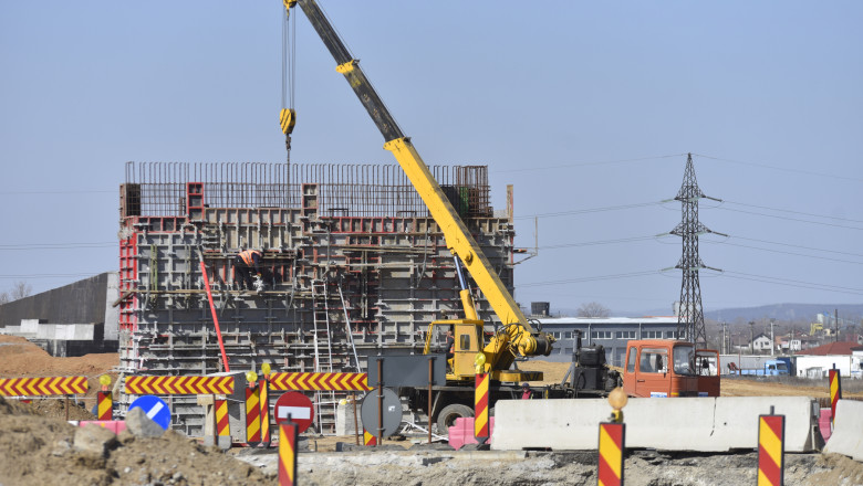 Creșterea numărului de autorizații de construire în 2025, însă cu proiecte de dimensiuni reduse. Specialist: „Nu indică o redresare totală a sectorului” 1 analiza mai multe autorizatii de construire in 2025 dar proiecte mai mici expert nu inseamna o revenire completa a pietei 6929a9d26b6e5