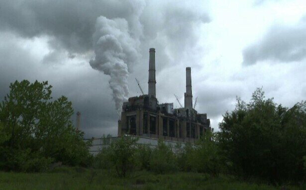 guvernul risca noi litigii pe 20 miliarde de lei din energia suprataxata oug 33 2025 reduce taxa la 80 dar producatorii avertizeaza ca problema nu este rezolvata 69209c3e6d291