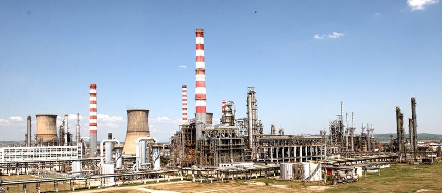 Ministrul Energiei anunță că cel puțin trei companii au exprimat interesul de a prelua stațiile de benzină Lukoil și rafinăria Petrotel 1 ministrul energiei cel putin trei companii si au manifestat oficial intentia de a prelua benzinariile lukoil si rafinaria petrotel 691720ac53363