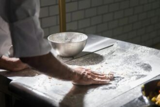 noua moda a romanilor instariti isi aduc bucatari profesionisti din asia care le transforma bucataria in restaurant privat agentie de recrutare 690887c34757a