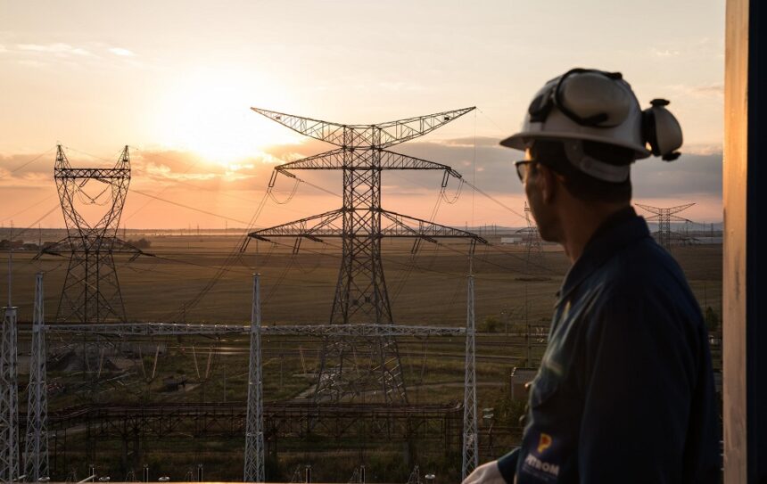 Petrom dezvoltă proiecte de energie regenerabilă de 800 MW, cu rezultate semnificative așteptate începând din 2027, însă obținerea autorizațiilor se dovedește a fi un proces îndelungat 1 petrom are 800 mw in proiecte regenerabile in constructie rezultate majore se vor vedea incepand din 2027 obtinerea autorizatiilor dureaza mult 6910f40607acc