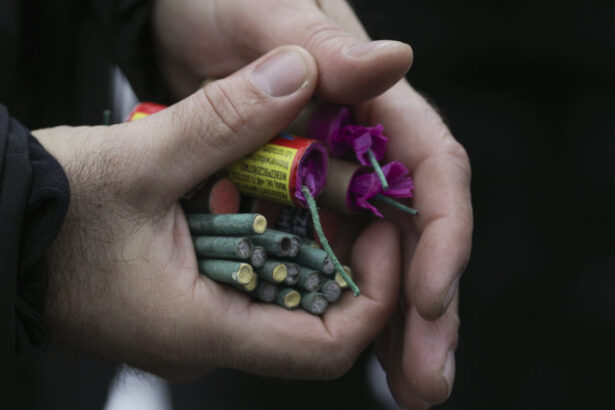 politia romana a anuntat controale stricte la petarde si artificii verificari inclusiv pe internet si la firmele de curierat 692034bb57f11