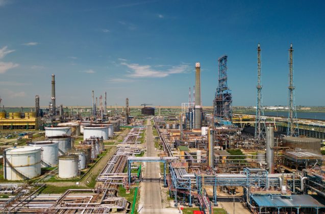 Rafinăria Petromidia, liderul din România, își intensifică producția de carburanți și denunță din nou impozitarea excesivă 1 rafinaria petromidia cea mai mare din romania si a crescut masiv productia de carburanti in acest an compania reclama din nou regimul excesiv de