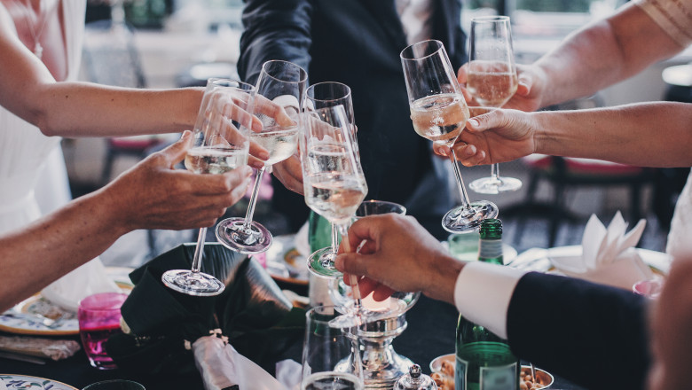 video anaf trece la controlul retelelor sociale sa caute masini de lux si poze de la saloane cu nunti sau petreceri nedeclarate 691373e419bb3