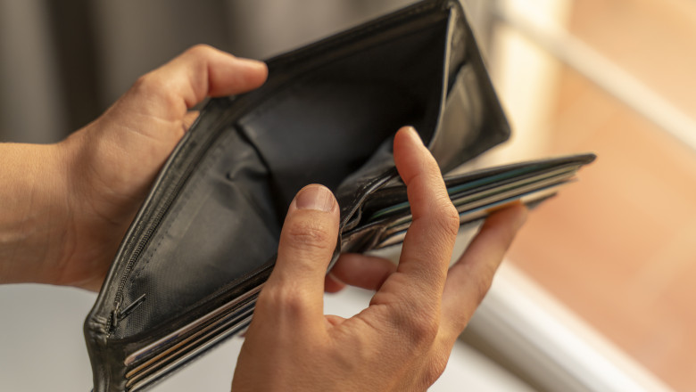 Locuri de muncă fără siguranță financiară: un angajat din zece se confruntă cu sărăcia „Monitorizăm fiecare ofertă disponibilă” 1 video cu loc de munca dar fara stabilitate financiara un angajat din 10 este in pragul saraciei urmarim tot ce inseamna oferte 690f00d960701