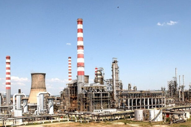 video statul roman renunta la preluarea rafinariei lukoil vanzarea va fi facuta in doua etape surse 691def7bbc9c5