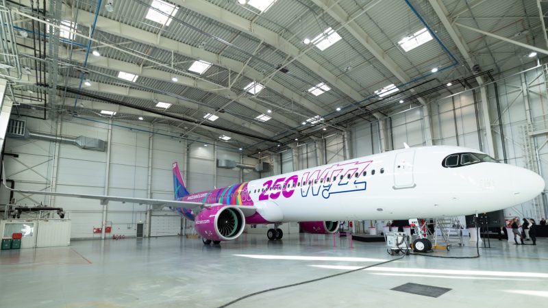 Wizz Air celebrează achiziția aeronavei cu numărul 250 și oferă discounturi de 30% la biletele selectate 1 wizz air a receptionat avionul cu numarul 250 si lanseaza reduceri de 30 la anumite bilete 6929f4d320cde