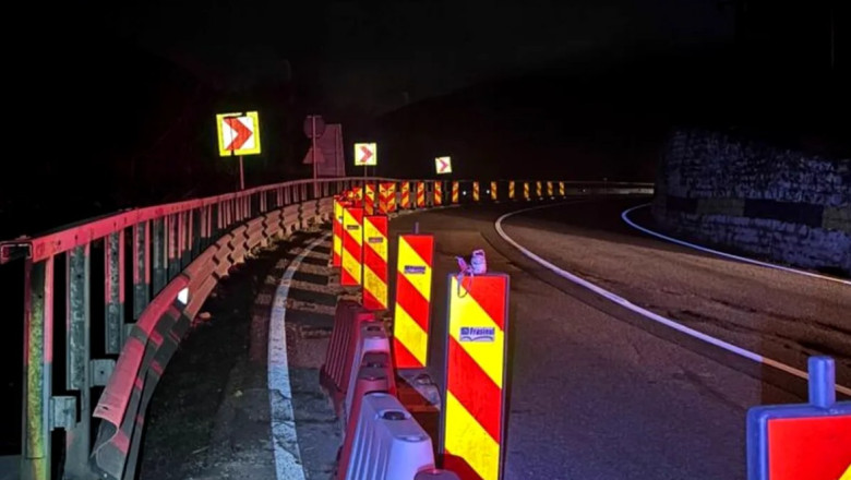 Prăbușire de teren sub DN 1, poliția impune restricții parțiale de circulație 1 alunecare de teren sub structura dn1 politia a restrictionat partial traficul 69314ee2676ea