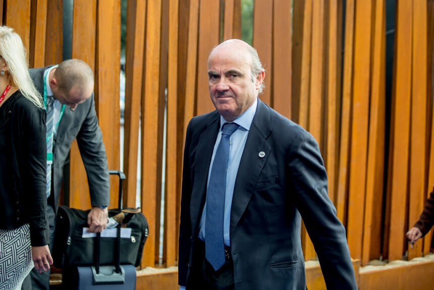 BCE intenționează să ușureze normele de capital pentru bănci, reducând cerințele, dar menținând rigurozitatea acestora, informează surse Reuters 1 bce va propune simplificarea regulilor privind rezervele de capital impuse bancilor vor fi cerinte mai putine dar nu mai flexibile surse reuters 693bd0d62d036