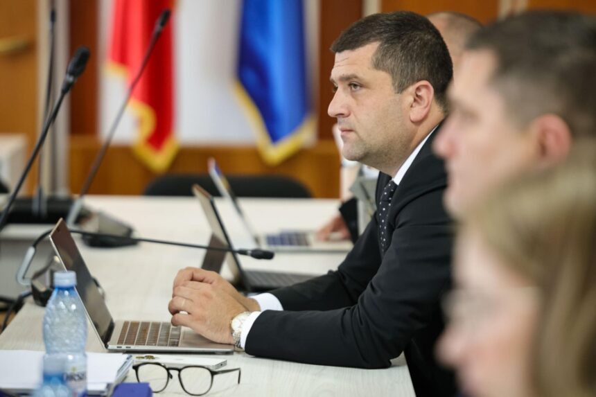 breaking ministrul radu miruta amendat de amepip pentru ca a numit o conducere temporara la avioane craiova desi compania e condusa de interimari de 9 ani 6942c7e3b5881