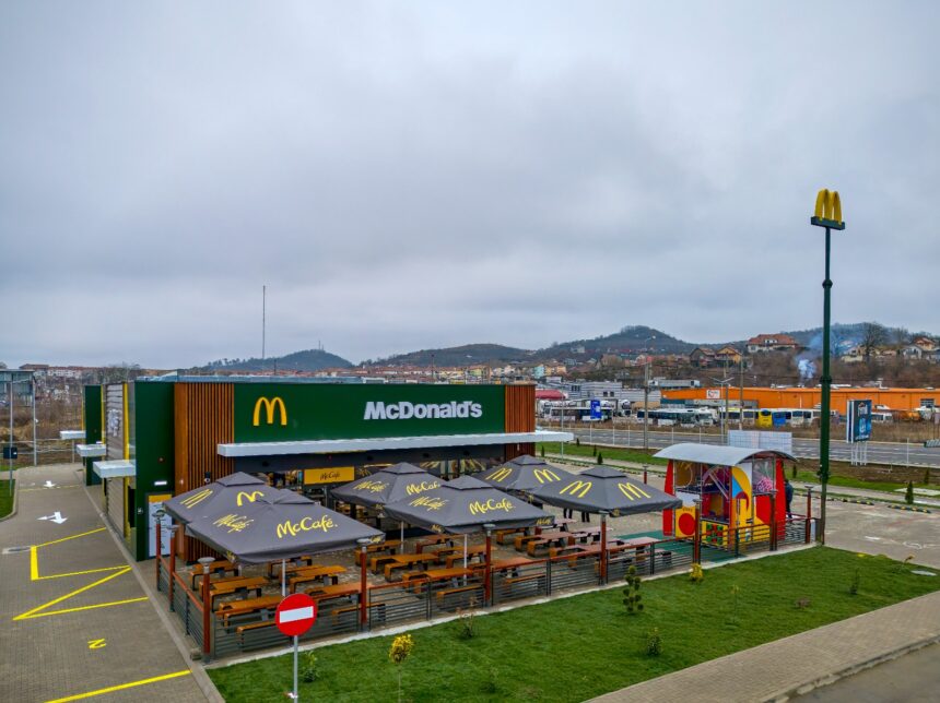 McDonald's deschide porțile celui de-al 114-lea restaurant din România, la Mediaș 1 mcdonalds a inaugurat la medias restaurantul cu numarul 114 din romania 694ab4629cac5