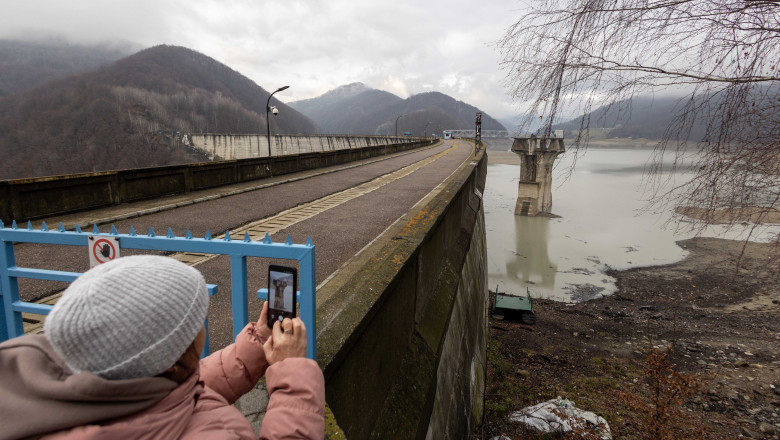 Ministrul Energiei: Am optat pentru valorificarea resurselor de la CE Oltenia și Hidroelectrica 1 ministrul energiei am decis sa folosim capacitatile disponibile de la ce oltenia si hidroelectrica 69306ddb991e7