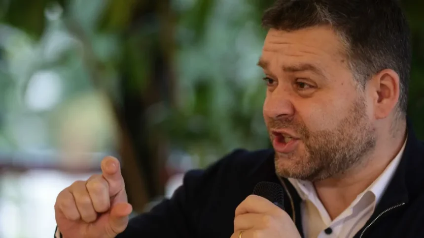 Ciprian Ciucu se întâlnește cu premierul Ilie Bolojan și cu ministrul de Finanțe, Alexandru Nazare, la sediul Guvernului 1 pmb ciprian ciucu intalnire la guvern cu premierul ilie bolojan si ministrul de finante alexandru nazare 6947df75bf549