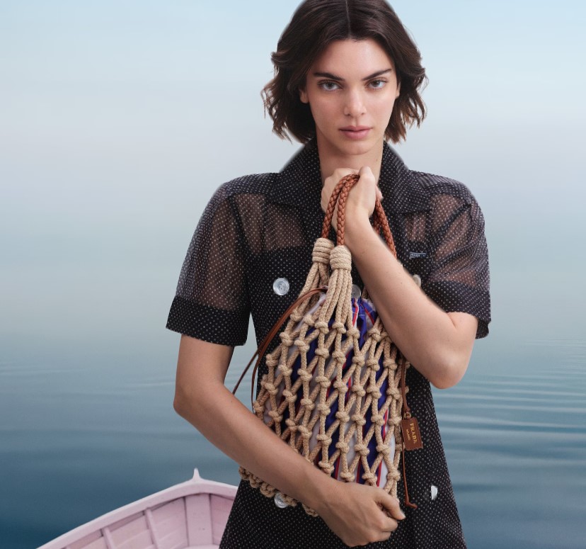 prada plateste aproape 14 miliarde dolari pentru achizitionarea versace 693014c292b07