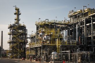 termocentrala petrom de la brazi s a oprit din lipsa de apa dupa golirea barajului paltinu 692ed1bc865c4