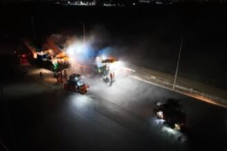 video autostrada a7 focsani bacau umb asfalteaza noaptea in zona tisita in lupta contra cronometru pentru deschiderea traficului in 2025 693d3a692a8f6