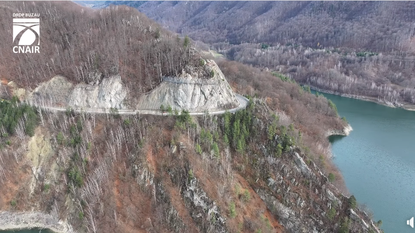 Drumul spectaculos DN10 Brașov – Buzău: finalizarea lucrărilor de consolidare a versantului pentru o călătorie mai sigură 1 video dn10 brasov buzau s au finalizat lucrarile de punere in siguranta a versantului pe unul dintre cele mai spectaculoase drumuri din tara 692ec7f195d4f