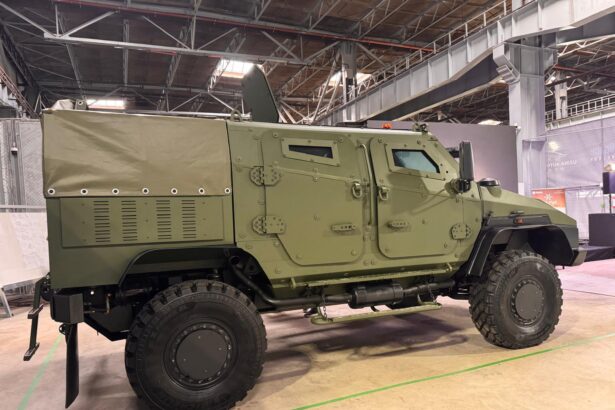 vlah primul vehicul blindat fabricat 100 in romania a fost prezentat astazi la moreni 693c6567cb409
