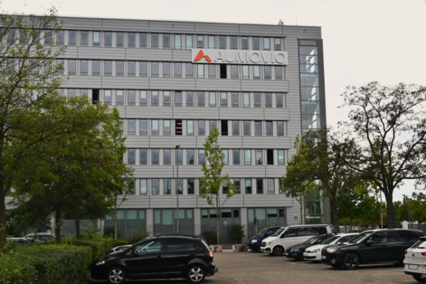 angajatii din romania ai aumovio pe lista concedierilor compania va disponibiliza peste 4 000 de oameni la nivel mondial 6979f70590c9b
