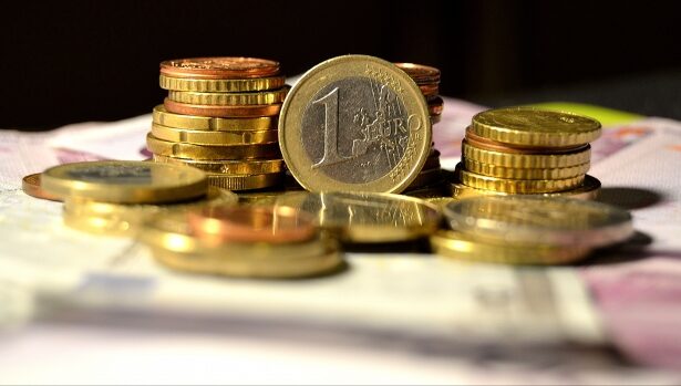 curs valutar euro bate toate recordurile in 2026 un curs de 52 lei este foarte probabil impozitul pentru marile companiiimca loveste direct in cei mai saraci romani cfa 6960bad855355