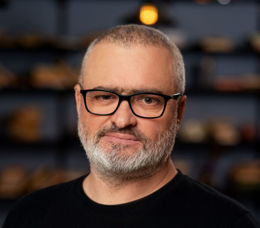 Ionuț Pătrăhău devine vicepreședinte pentru IMM-uri în conducerea Raiffeisen Bank România, după ce a ocupat funcția de vicepreședinte la Banca Transilvania 1 ionut patrahau fost vicepresedinte banca transilvania este noul vicepresedinte imm in cadrul directoratului raiffeisen bank romania 695ec2ee26f7a