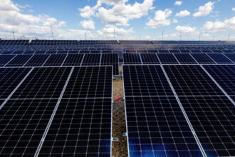 pitestiul isi face centrala electrica fotovoltaica valoarea proiectului este de peste 27 de milioane de lei 697a2f32df062