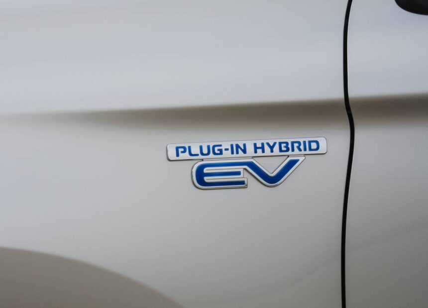 Șoferii de mașini hibride se pregătesc pentru o creștere semnificativă a impozitului în 2026, cu sume de până la 1.000 de lei, conform unui consultant fiscal 1 proprietarii de masini hibride vor plati in 2026 un impozit si de 1 000 de lei mult mai mare decat s a stabilit initial consultant fiscal 6966bdabc3f0f