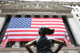 stabilitatea financiara globala sub presiune in urma tensiunilor trump fed bancher pietele prea calme avand in vedere riscurile 6968b4ffd2079