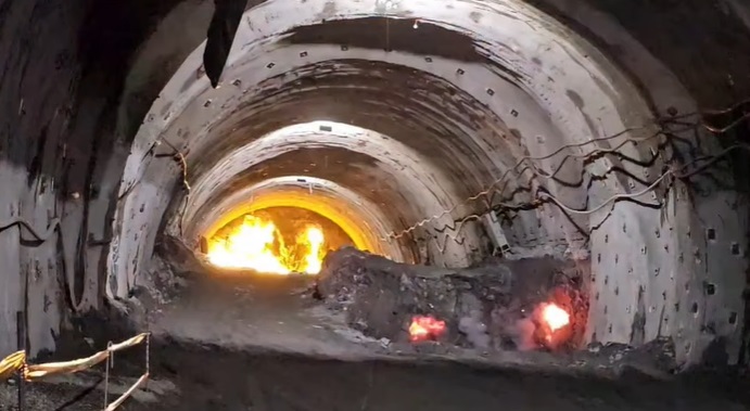 Proiectul Autostrăzii Sibiu – Pitești: Progres semnificativ al turcilor de la Mapa – Cengiz la tunelul Robești, cu peste 200 de metri excavați din totalul de 900 1 video autostrada sibiu pitesti turcii de la mapa cengiz avanseaza cu lucrarile la tunelul robesti au excavat peste 200 din 900 de metri 69626f6ea5d06