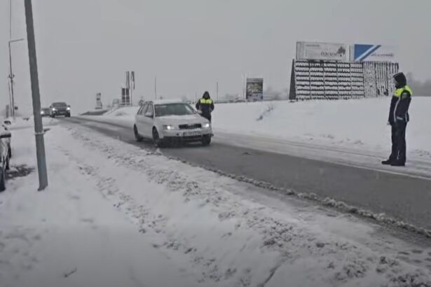 video drumul din romania unde accesul e permis doar autovehiculelor 4x4 sau echipate cu lanturi 695a659606576