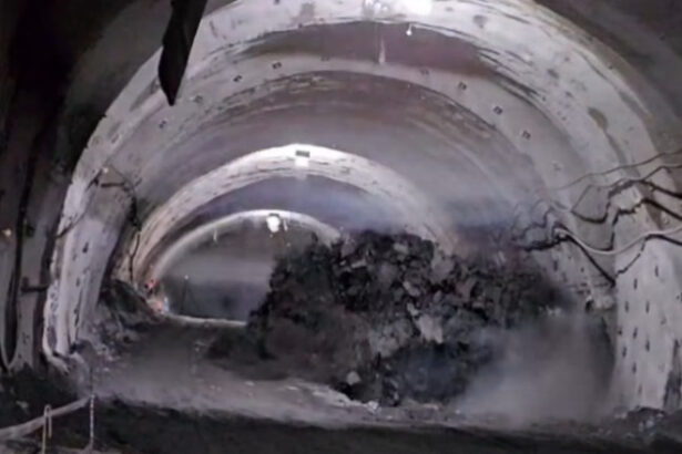 video imagini spectaculoase sapaturi in versant pe santierul autostrazii a1 sibiu pitesti lucrarile continua in ciuda vremii severe 696386a3a9638