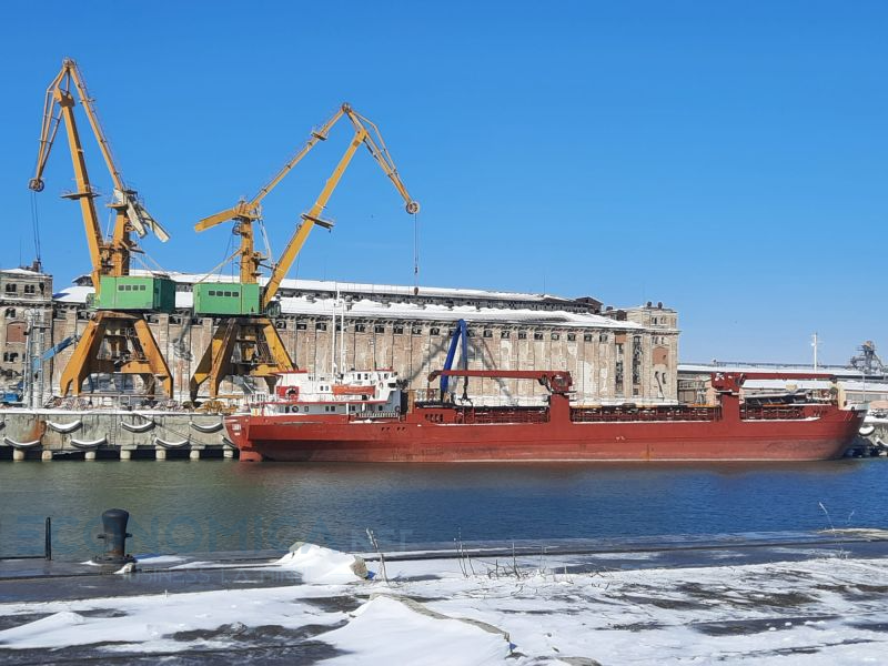 Agitație în porturile Galați și Brăila: mii de tone de fier vechi îmbarcate pe nave din diverse colțuri ale lumii 1 activitate intensa in porturile galati si braila mii de tone de fier vechi incarcate pe nave din mai multe tari 699ef39088c0c