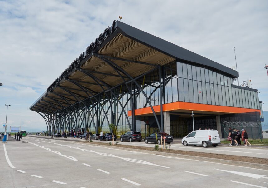 Aeroportul Internațional Brașov – Ghimbav își lărgește orizonturile printr-un proiect de 49 de milioane de lei, aflat acum în licitație 1 aeroportul international brasov ghimbav se extinde contract de 49 milioane de lei lansat la licitatie 699342c978db4