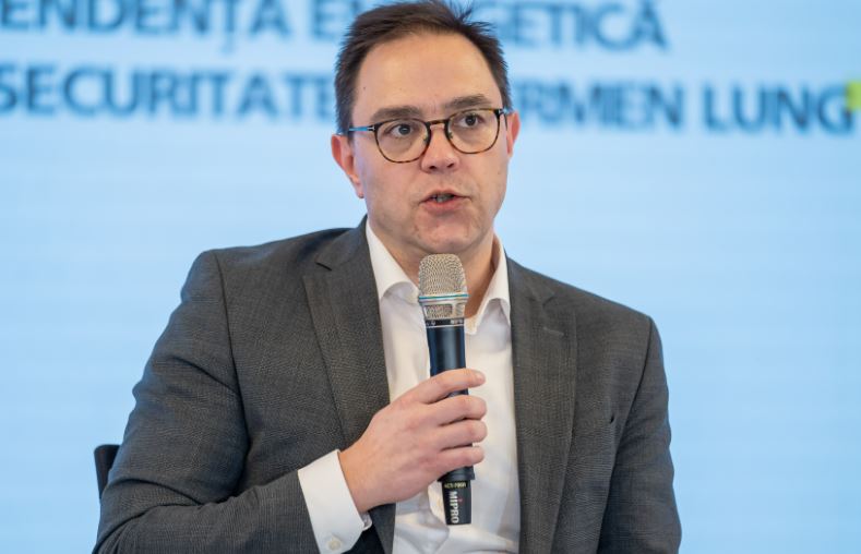 Danezii de la Eurowind își propun o investiție de un miliard de euro în România până în 2030: „Este esențial să creștem capacitatea de energie regenerabilă pentru a influența prețurile pe piață” 1 danezii de la eurowind investesc un miliard de euro in romania pana in 2030 e nevoie de mai multa capacitate instalata in regenerabile ele vor stabili pretul in piata 699c634b3c6ad