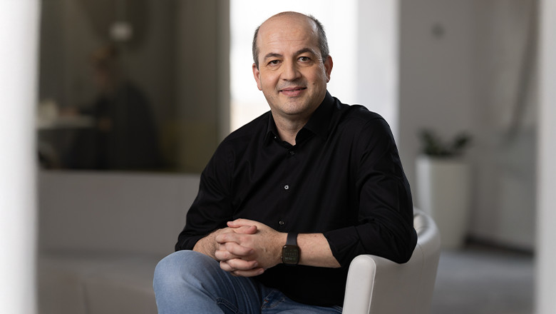 de ce raman unii angajati ani la rand in aceeasi companie intr o piata in care joburile se schimba tot mai des 6982393b29fea